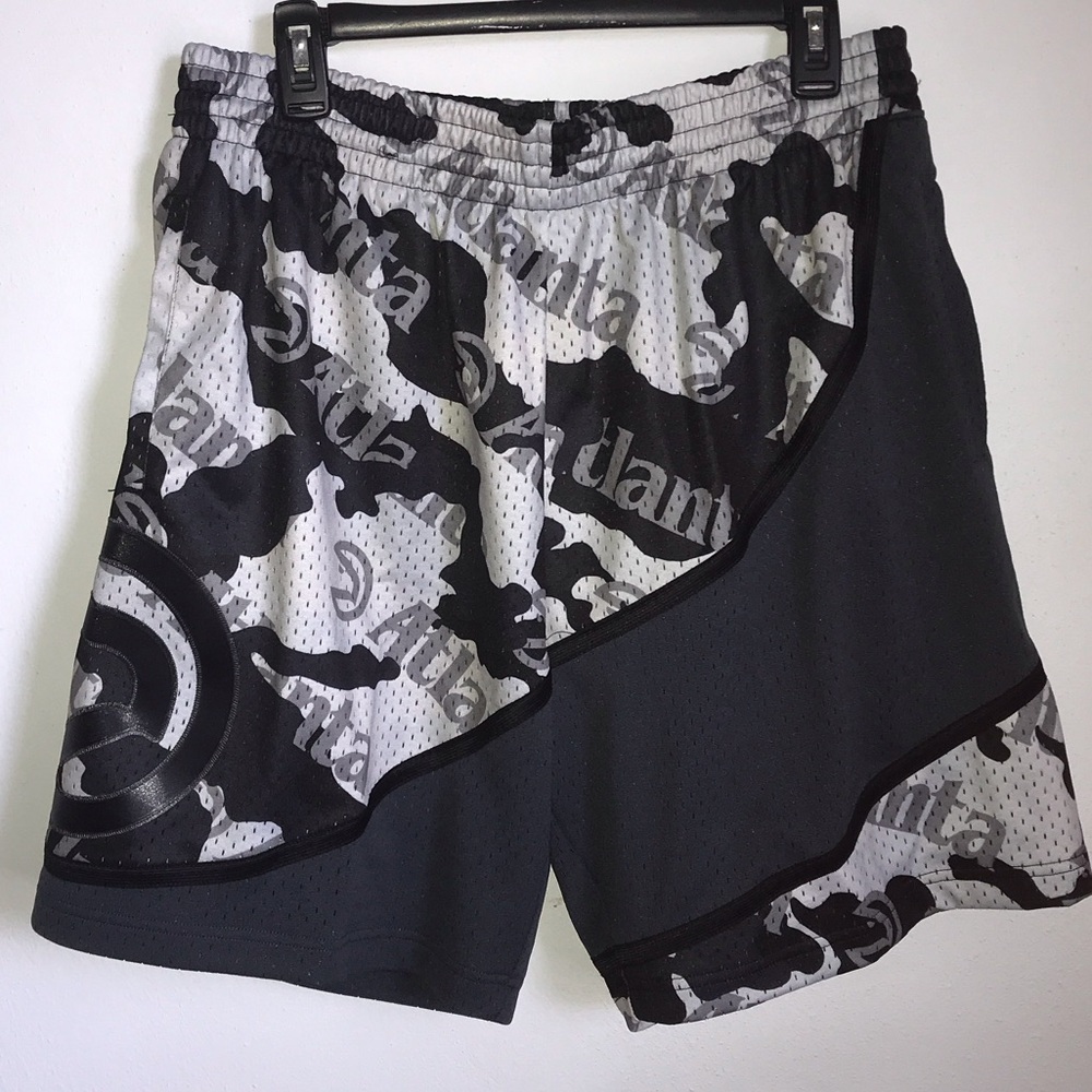Atlanta Hawks Large Camo Black and Gray Graphic Athletic Shorts brand new nba